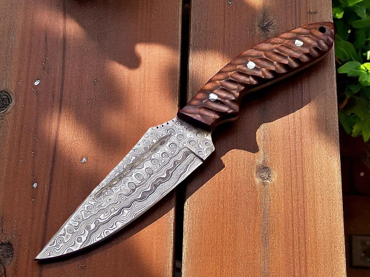 Hunter Knife - Damascus Steel with Hardwood Handle